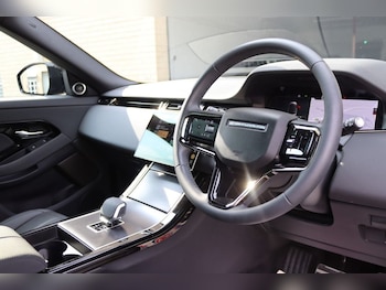 Used Land Rover Range Rover Evoque 2025 for sale - 78996326: Photo