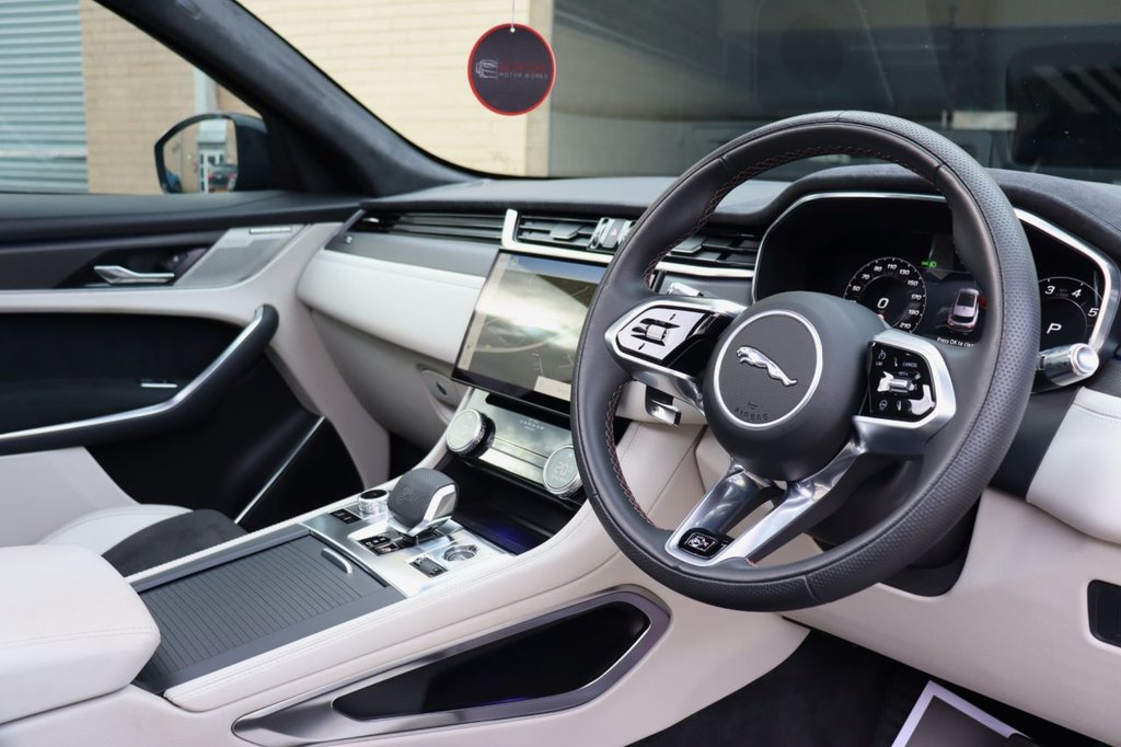 Used Jaguar F-Pace 2022 for sale - 76147581: Photo 2