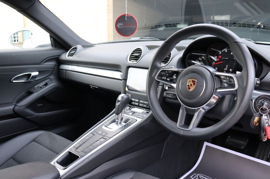 Used Porsche 718 Cayman 2024 for sale - 77139534: Photo 2