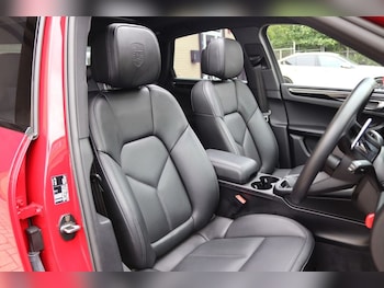 Used Porsche Macan 2023 for sale - 78996263: Photo