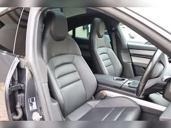 Used Porsche Taycan 2020 for sale - 79323084: Photo
