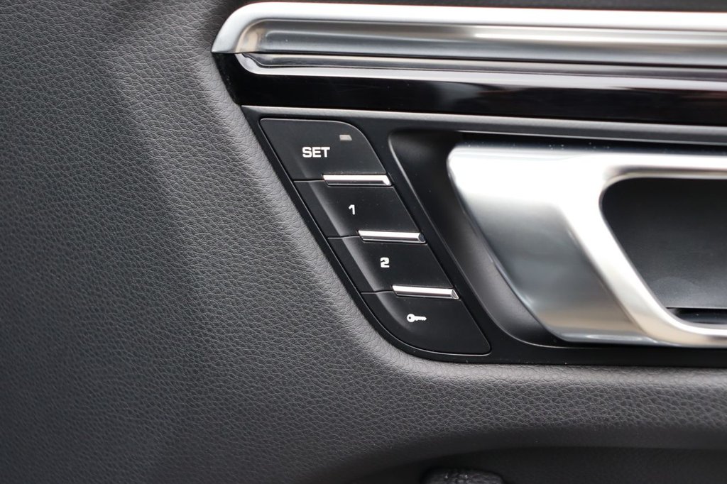 Used Porsche Macan 2021 for sale - 77632147: Photo 17