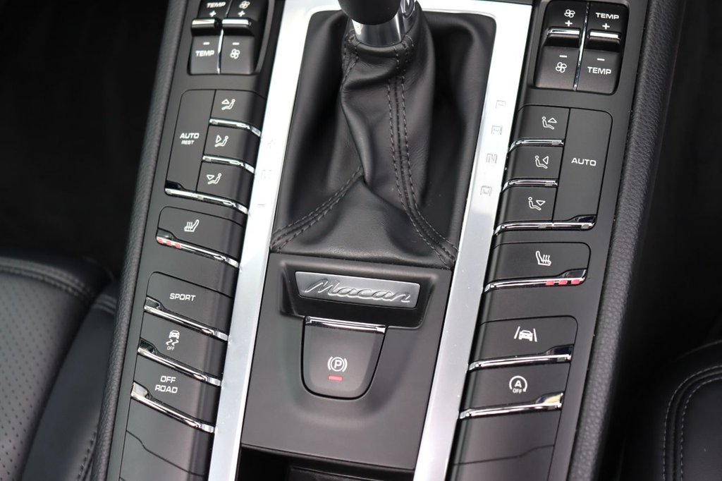 Used Porsche Macan 2021 for sale - 77632147: Photo 21