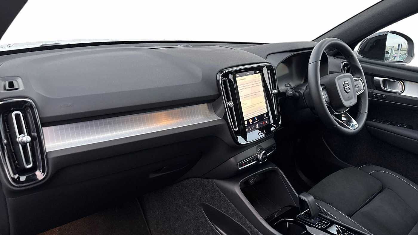 Used Volvo XC40 2025 for sale - 77122456: Photo 4