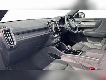 Used Volvo XC40 2024 for sale - 76677244: Photo