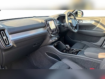 Used Volvo XC40 2026 for sale - 78366046: Photo