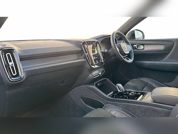 Used Volvo XC40 2021 for sale - 76674263: Photo