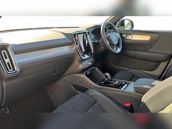 Used Volvo XC40 2025 for sale - 76679698: Photo