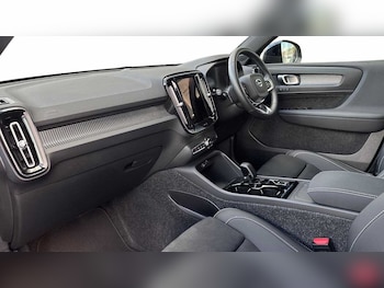 Used Volvo XC40 2025 for sale - 76680589: Photo