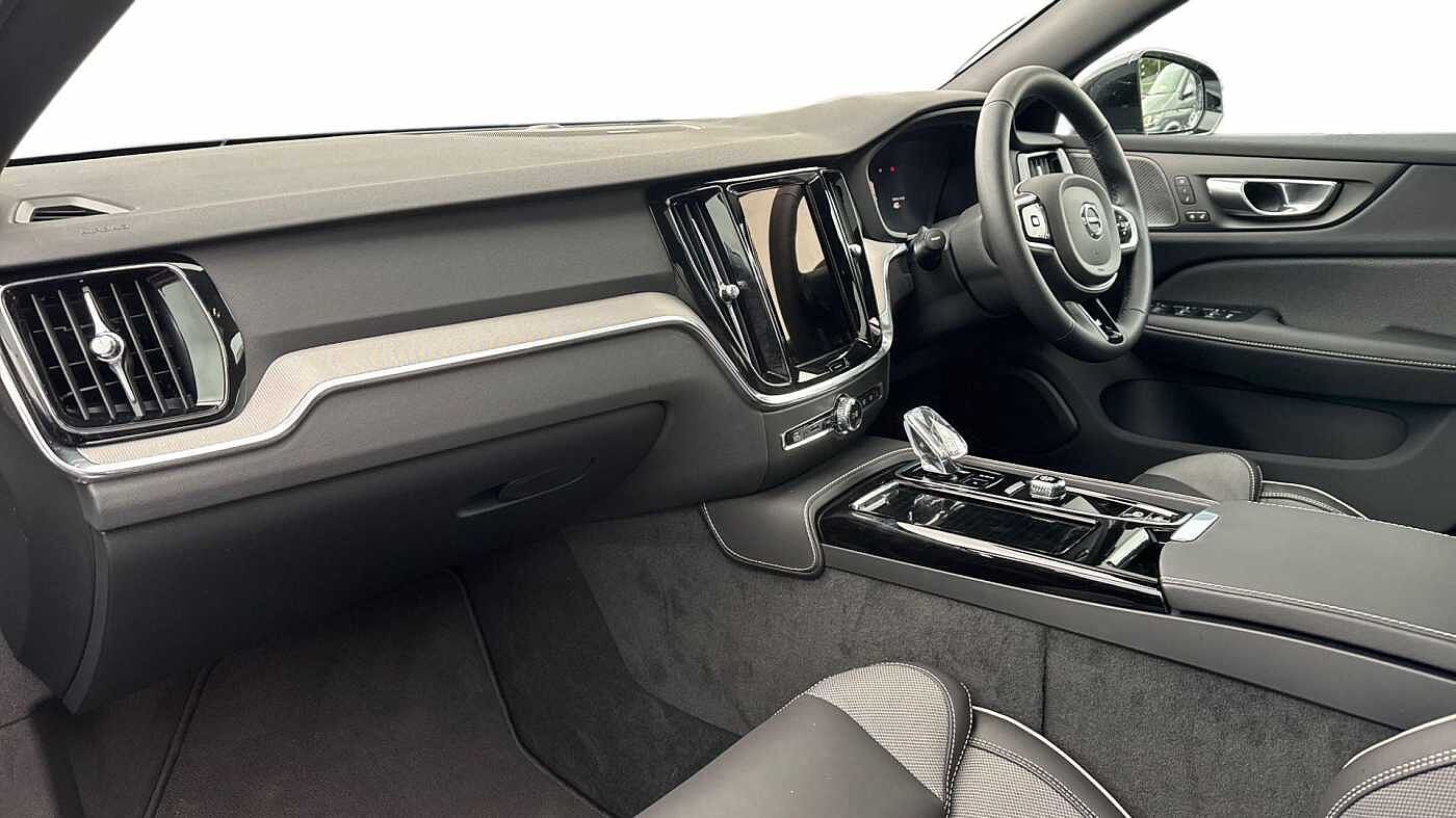 Used Volvo V60 2025 for sale - 76679632: Photo 4