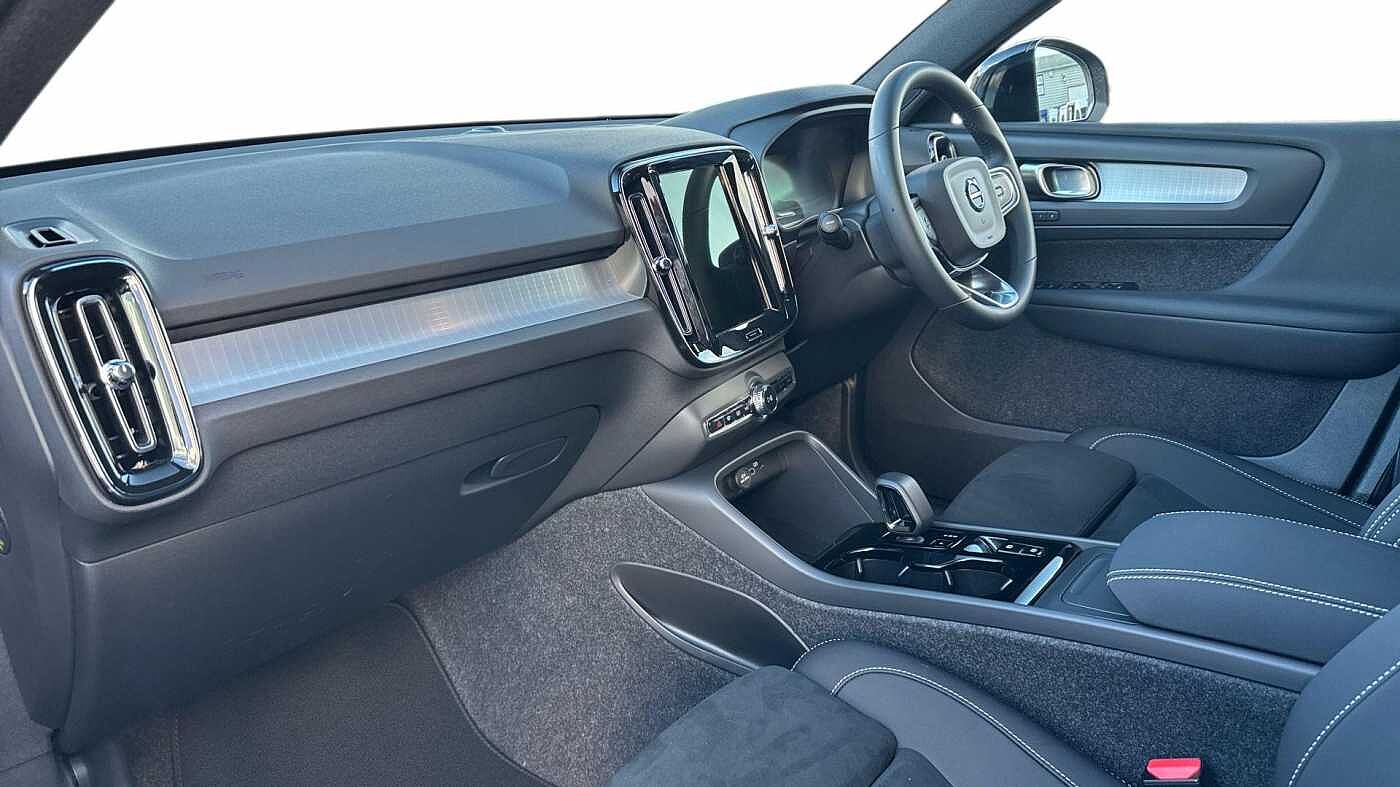 Used Volvo XC40 2025 for sale - 76679509: Photo 4