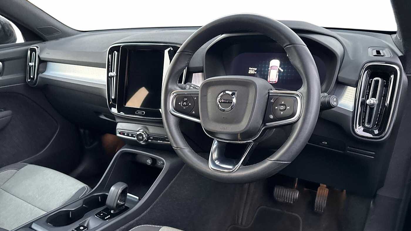 Used Volvo XC40 2023 for sale - 76676859: Photo 5