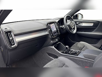 Used Volvo XC40 2025 for sale - 76678257: Photo
