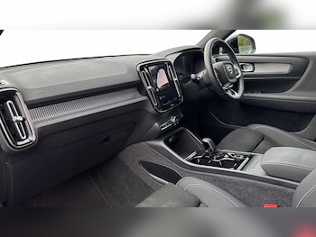 Used Volvo XC40 2023 for sale - 76676282: Photo