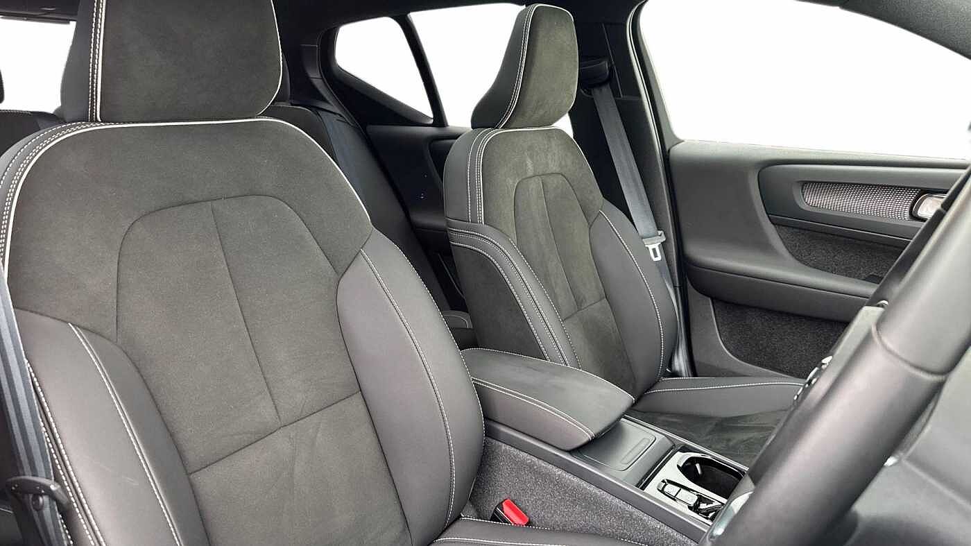 Used Volvo XC40 2023 for sale - 76676282: Photo 9