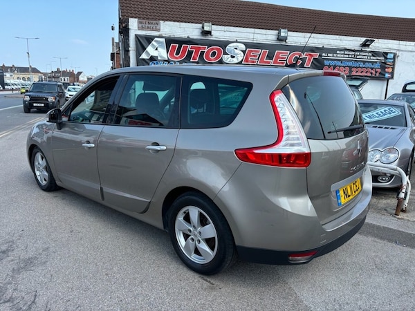 Used Renault Grand Scenic 2011 for sale - 74985343: Photo 7