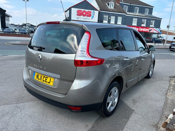 Used Renault Grand Scenic 2011 for sale - 74985343: Photo 8