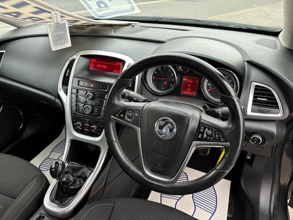 Used Vauxhall Astra 2012 for sale - 74903904: Photo 5