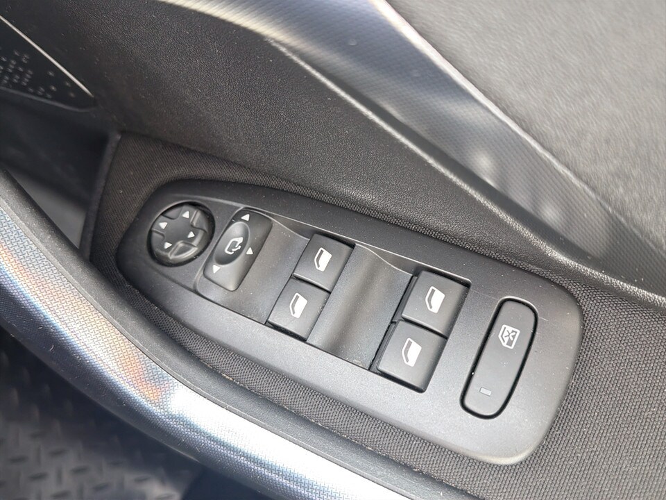 Used Peugeot 2008 2017 for sale - 78220826: Photo 23