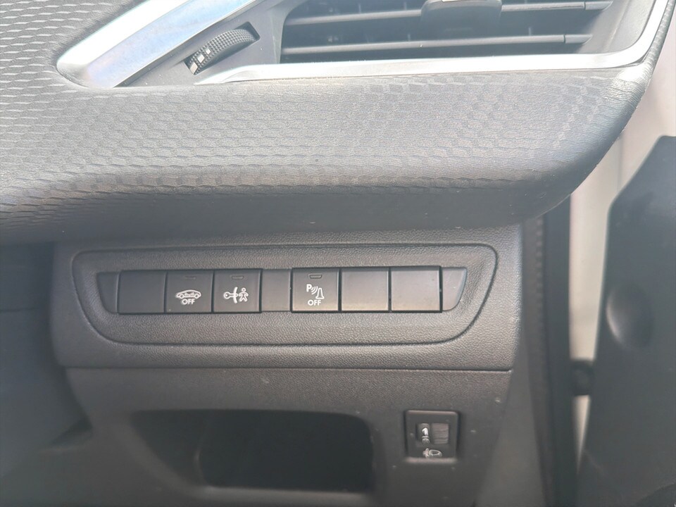 Used Peugeot 2008 2017 for sale - 78220826: Photo 28