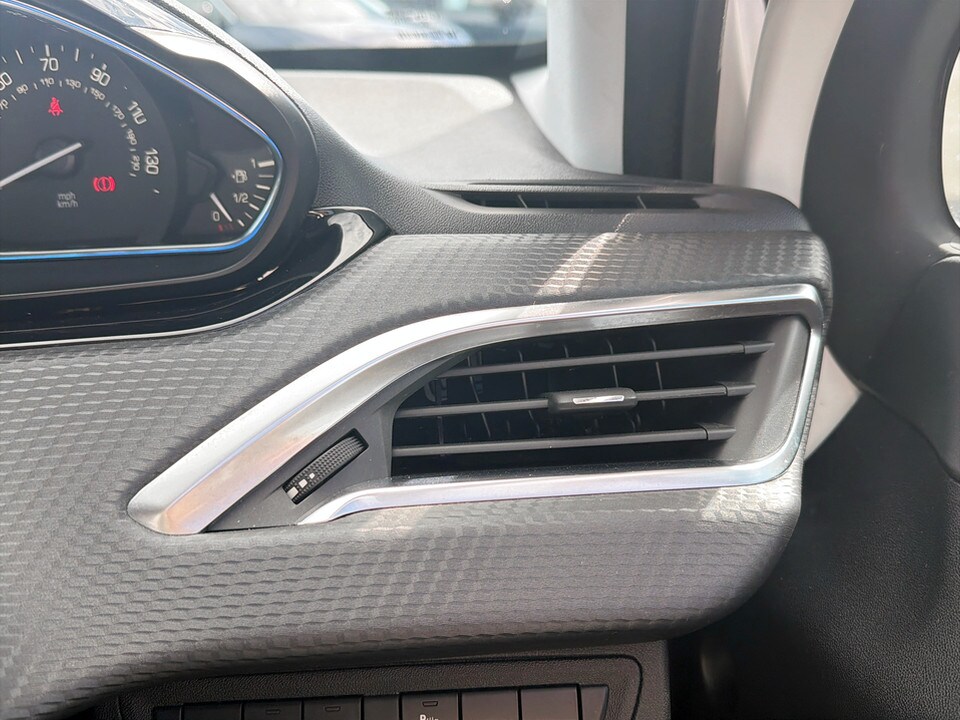 Used Peugeot 2008 2017 for sale - 78220826: Photo 29