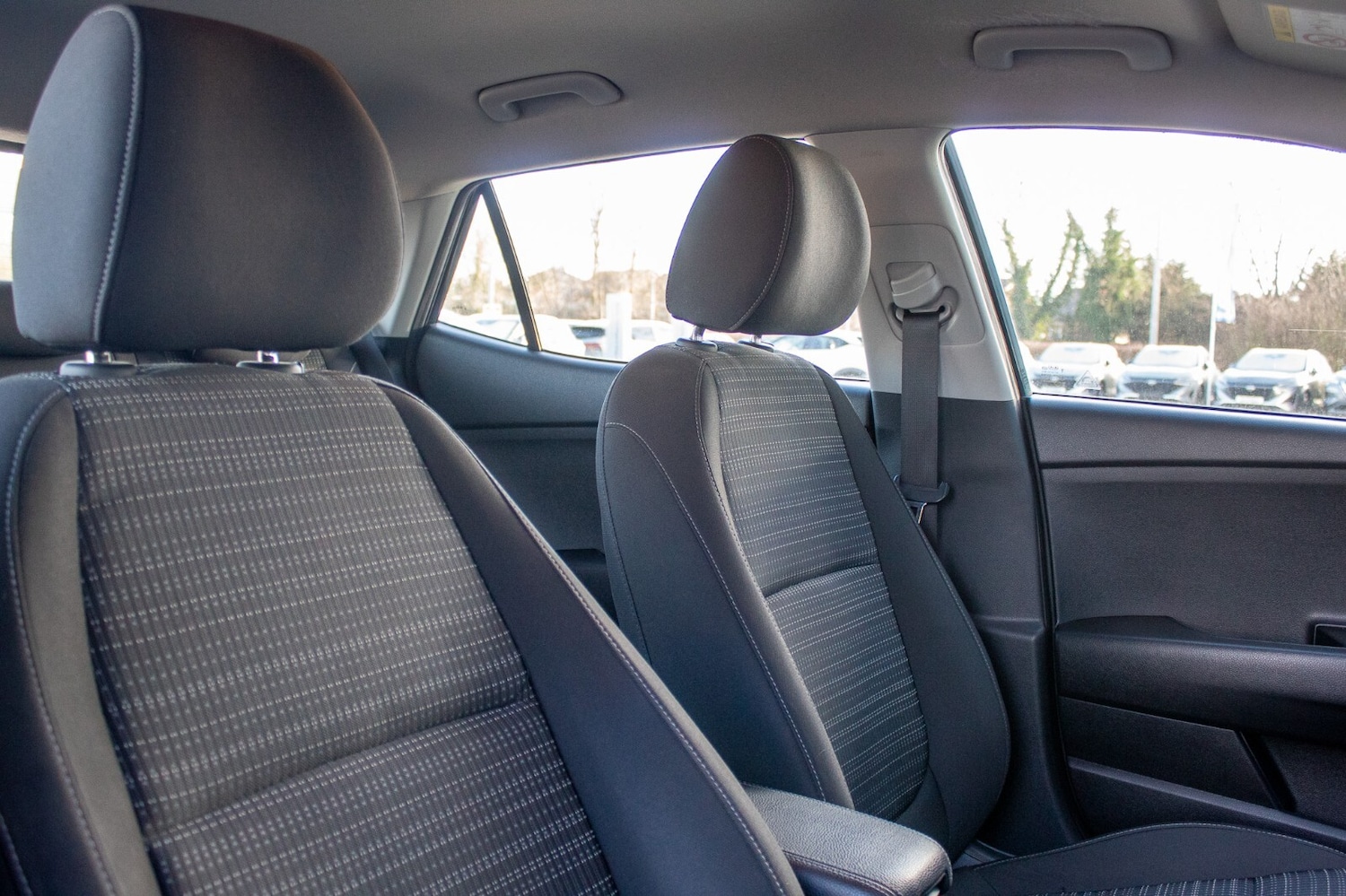 Used Kia Stonic 2018 for sale - 77071037: Photo 2