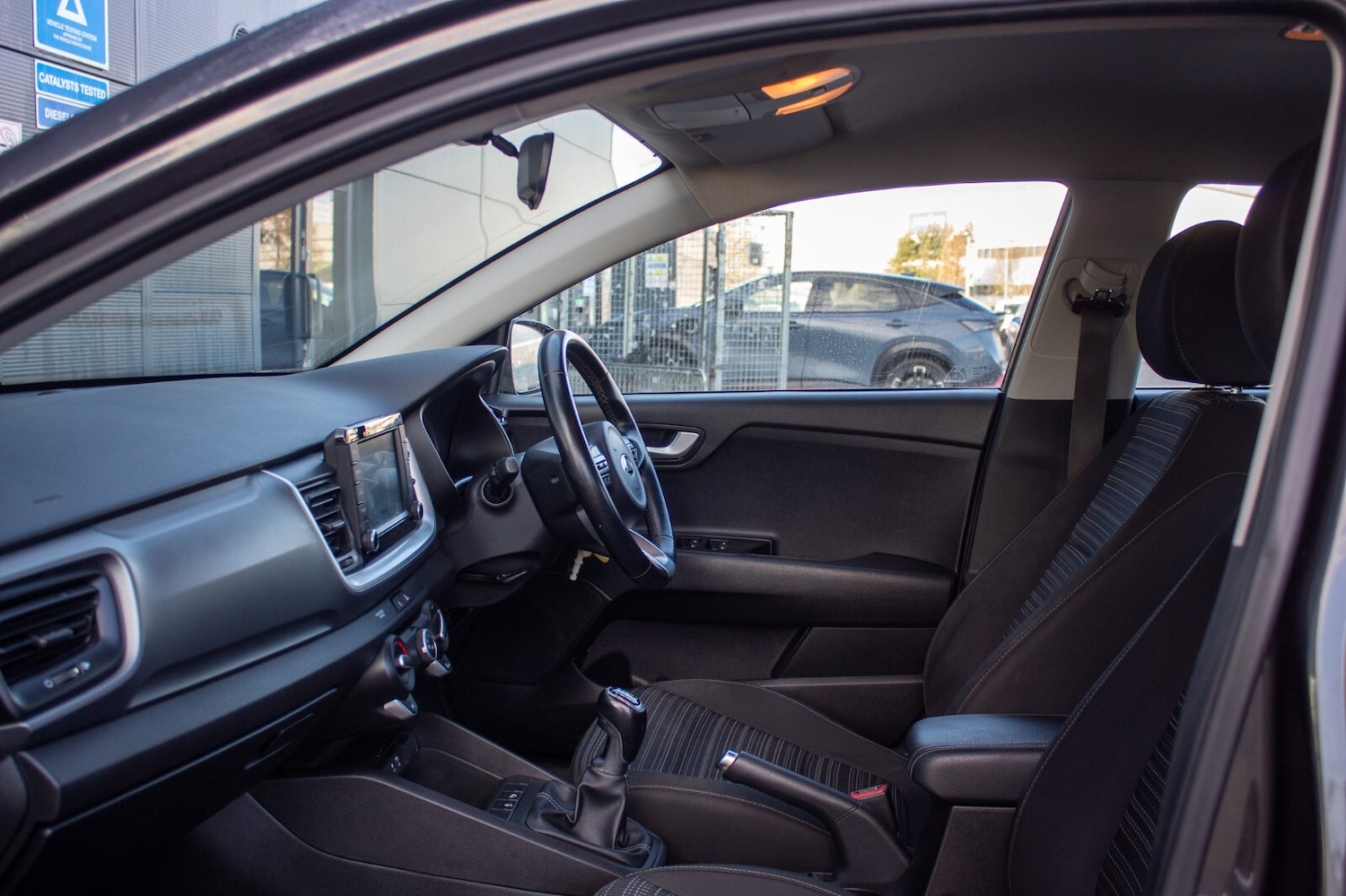 Used Kia Stonic 2018 for sale - 77071037: Photo 25