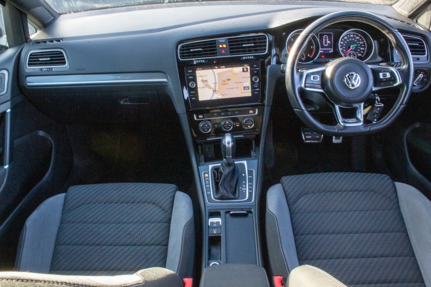 Used Volkswagen Golf 2019 for sale - 76332299: Photo 2