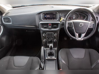 Used Volvo V40 2017 for sale - 76276316: Photo