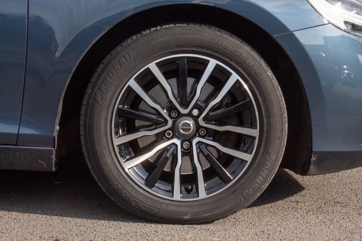 Used Volvo V40 2017 for sale - 76276316: Photo 4