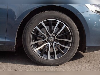 Used Volvo V40 2017 for sale - 76276316: Photo