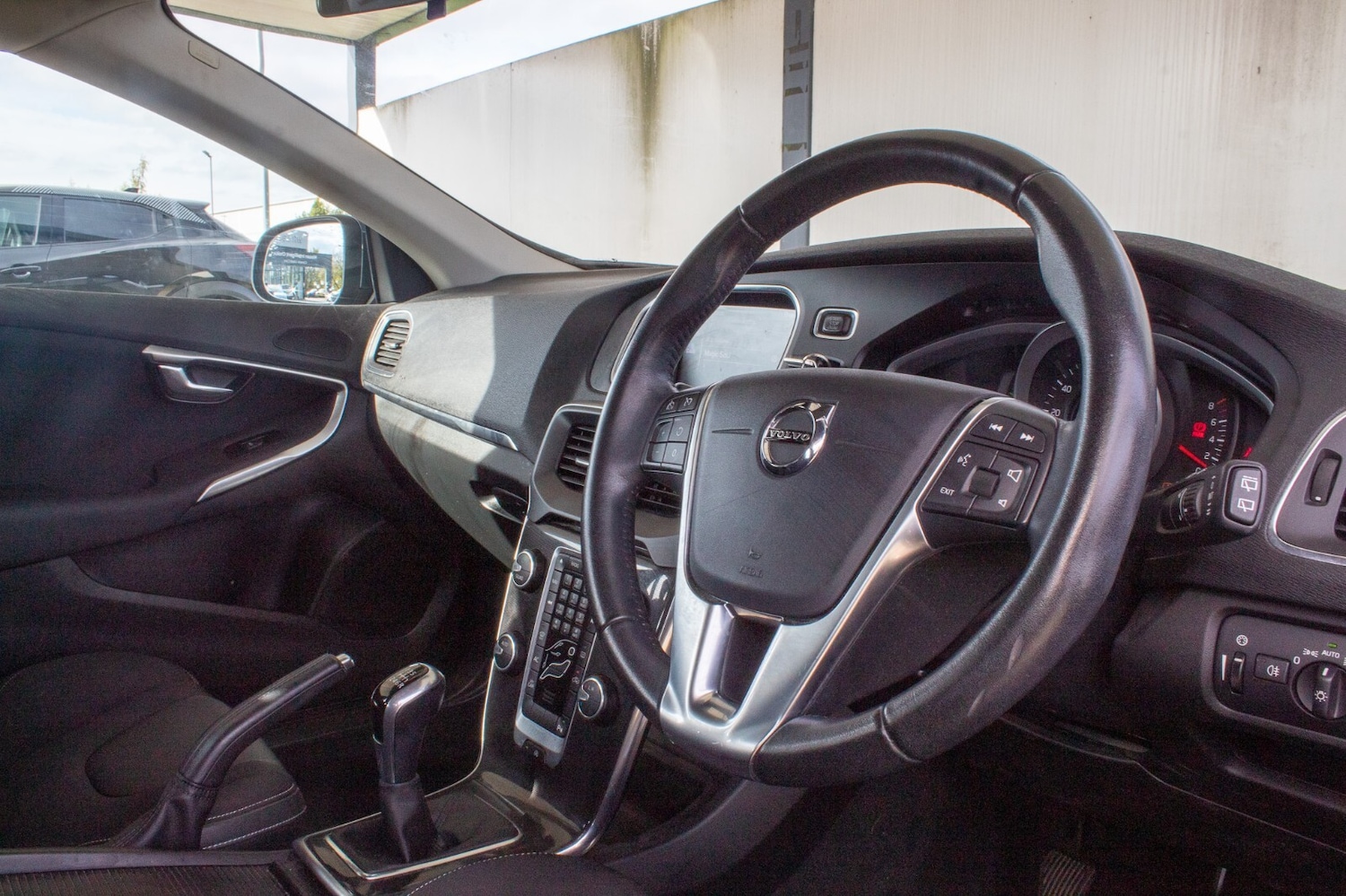 Used Volvo V40 2017 for sale - 76276316: Photo 6