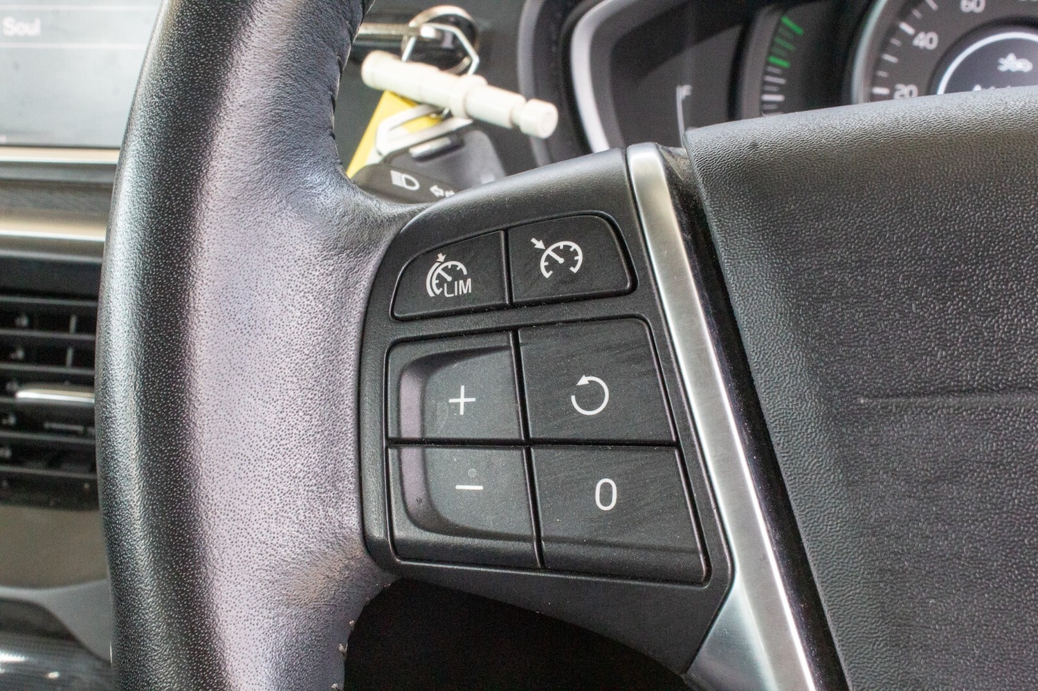 Used Volvo V40 2017 for sale - 76276316: Photo 7