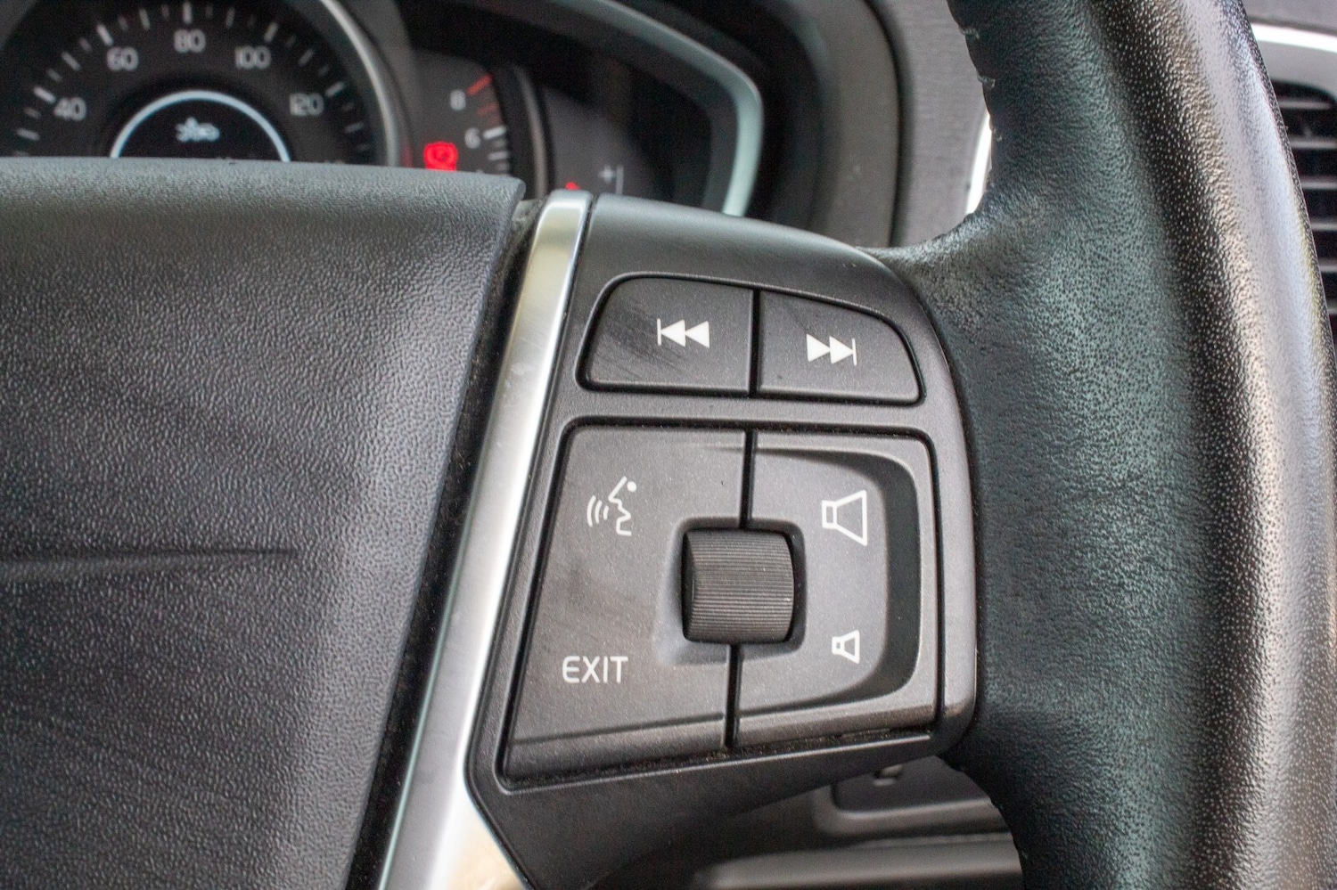 Used Volvo V40 2017 for sale - 76276316: Photo 8