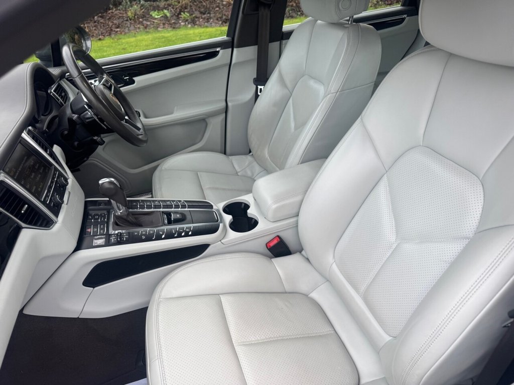 Used Porsche Macan 2015 for sale - 76998898: Photo 37