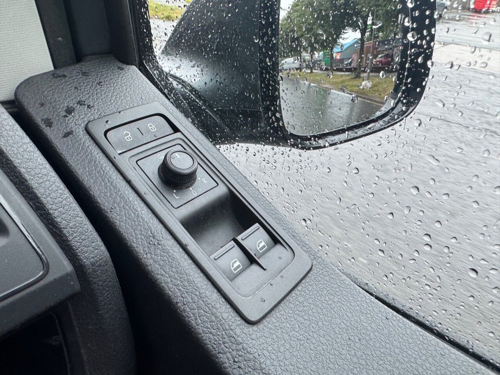 Used Volkswagen Transporter 2017 for sale - 76998888: Photo 10