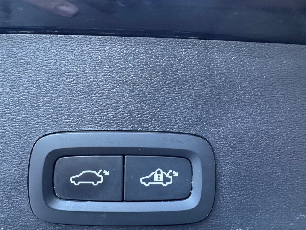 Used Volvo XC40 2023 for sale - 76998880: Photo 42