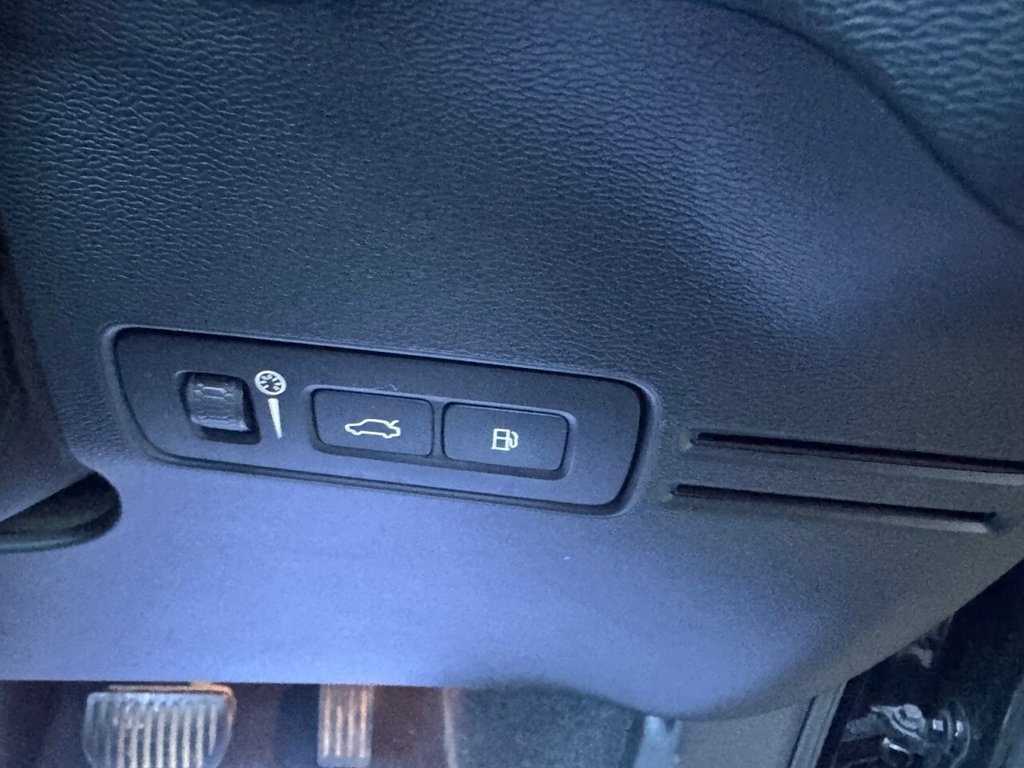 Used Volvo XC40 2023 for sale - 76998880: Photo 44