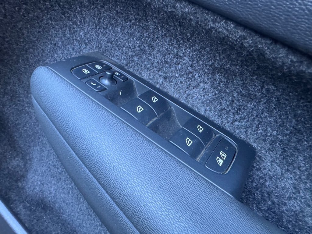 Used Volvo XC40 2023 for sale - 76998880: Photo 45