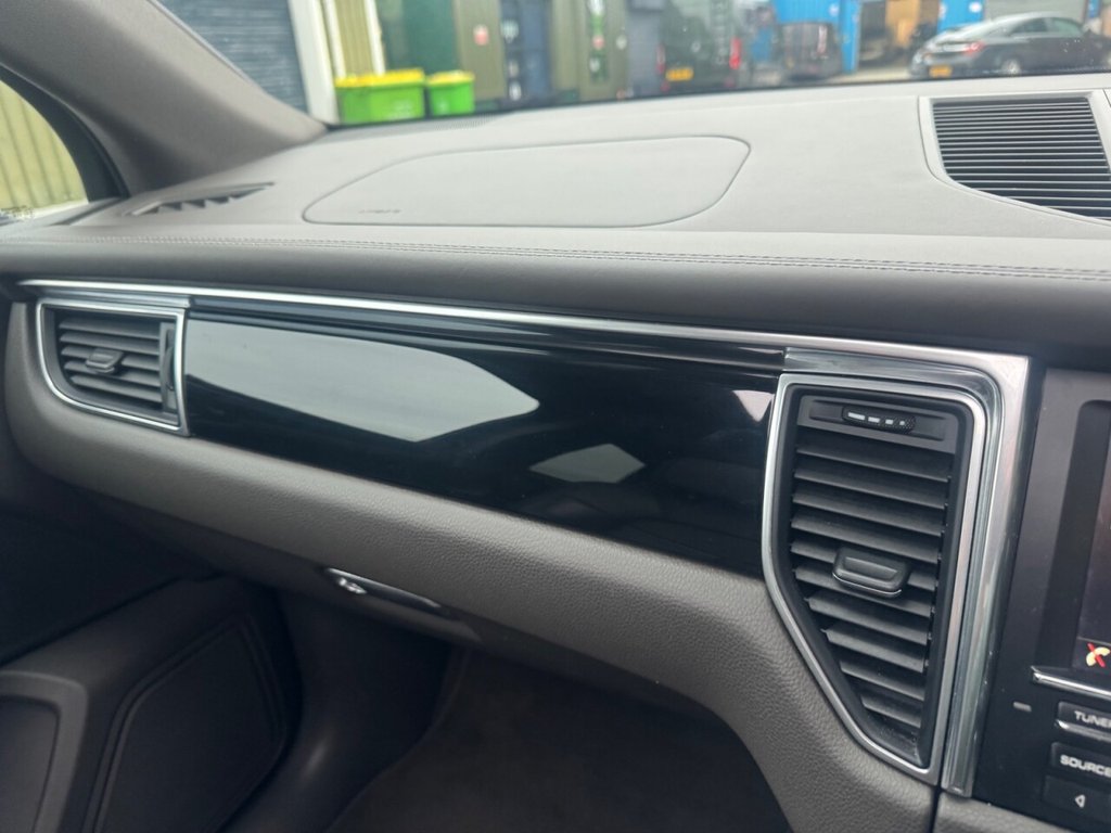 Used Porsche Macan 2015 for sale - 77038265: Photo 42