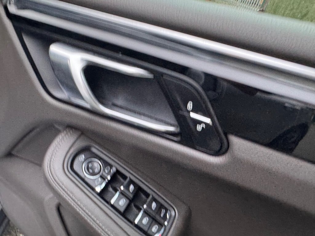 Used Porsche Macan 2015 for sale - 77038265: Photo 50