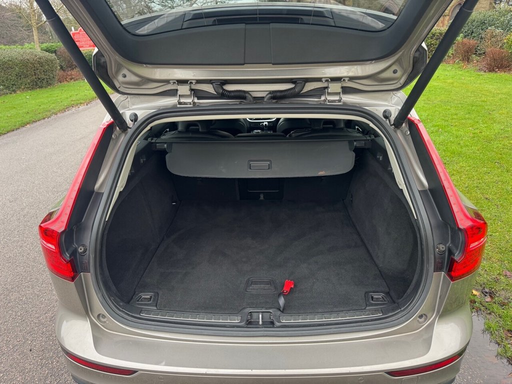 Used Volvo V60 2019 for sale - 76998903: Photo 10