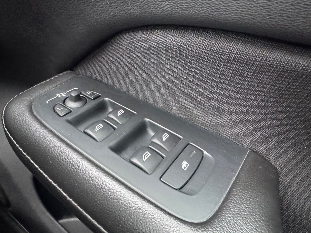 Used Volvo V60 2019 for sale - 76998903: Photo 41