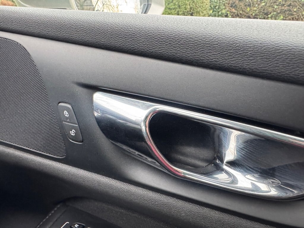 Used Volvo V60 2019 for sale - 76998903: Photo 42