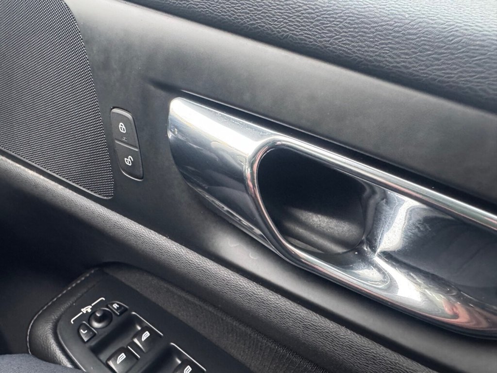 Used Volvo V60 2019 for sale - 77153439: Photo 16