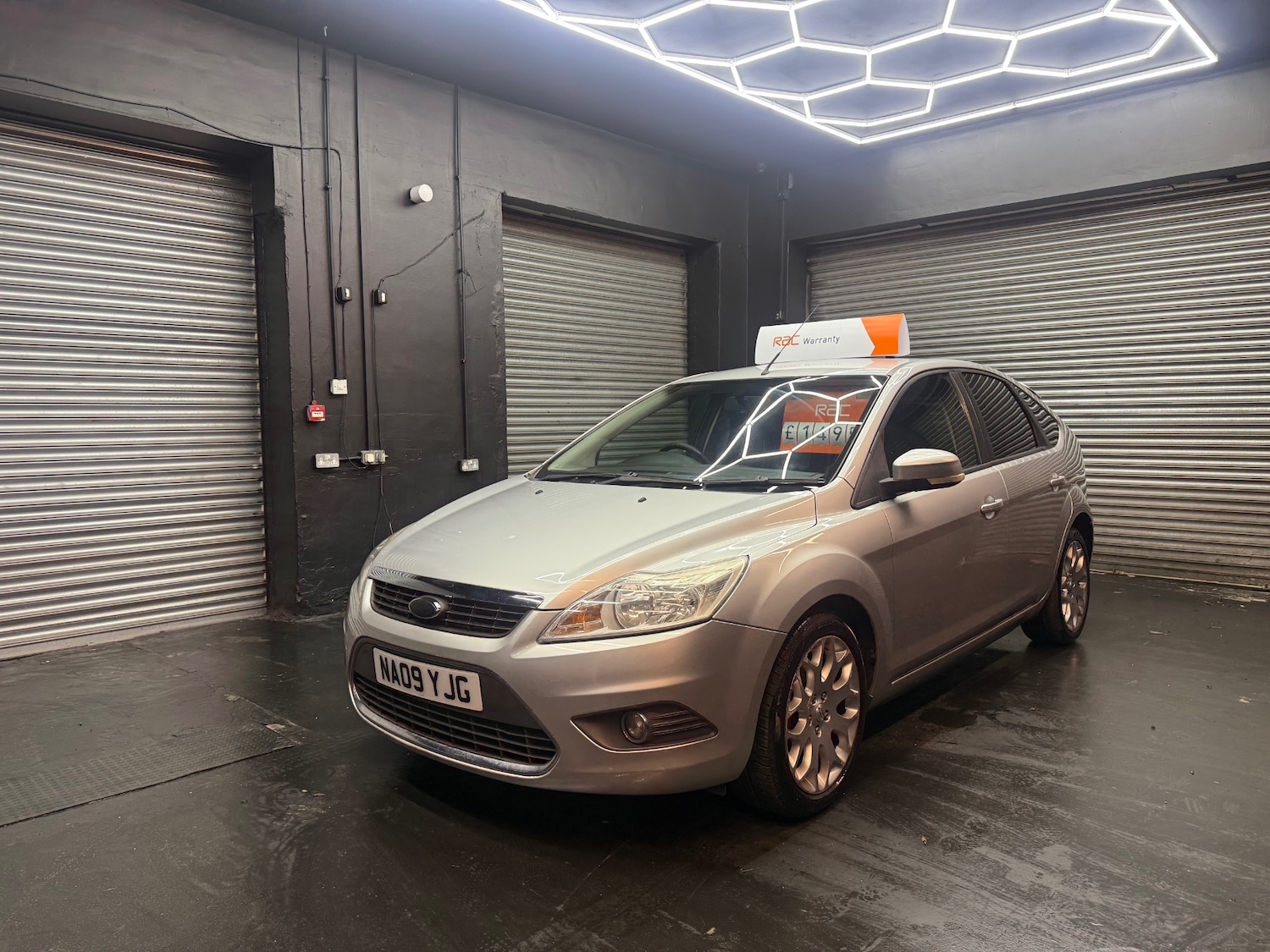 Used Ford Focus 2009 for sale - 76536558: Photo 2