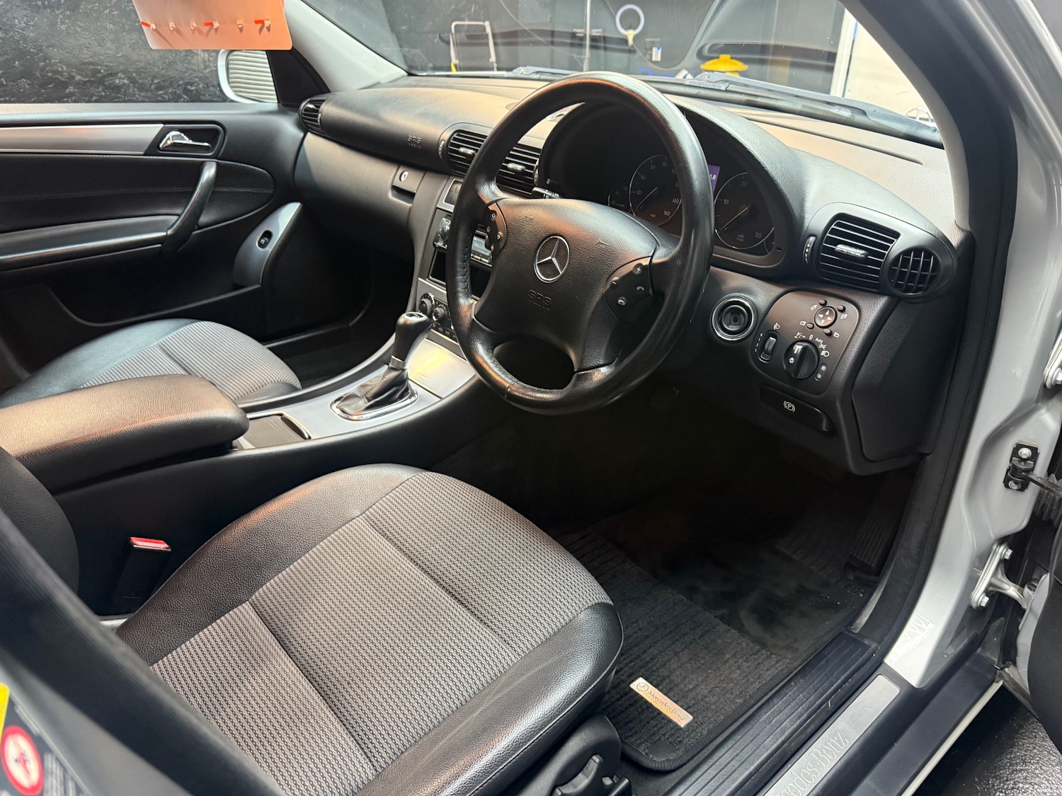 Used Mercedes-Benz C Class 2005 for sale - 76595361: Photo 7