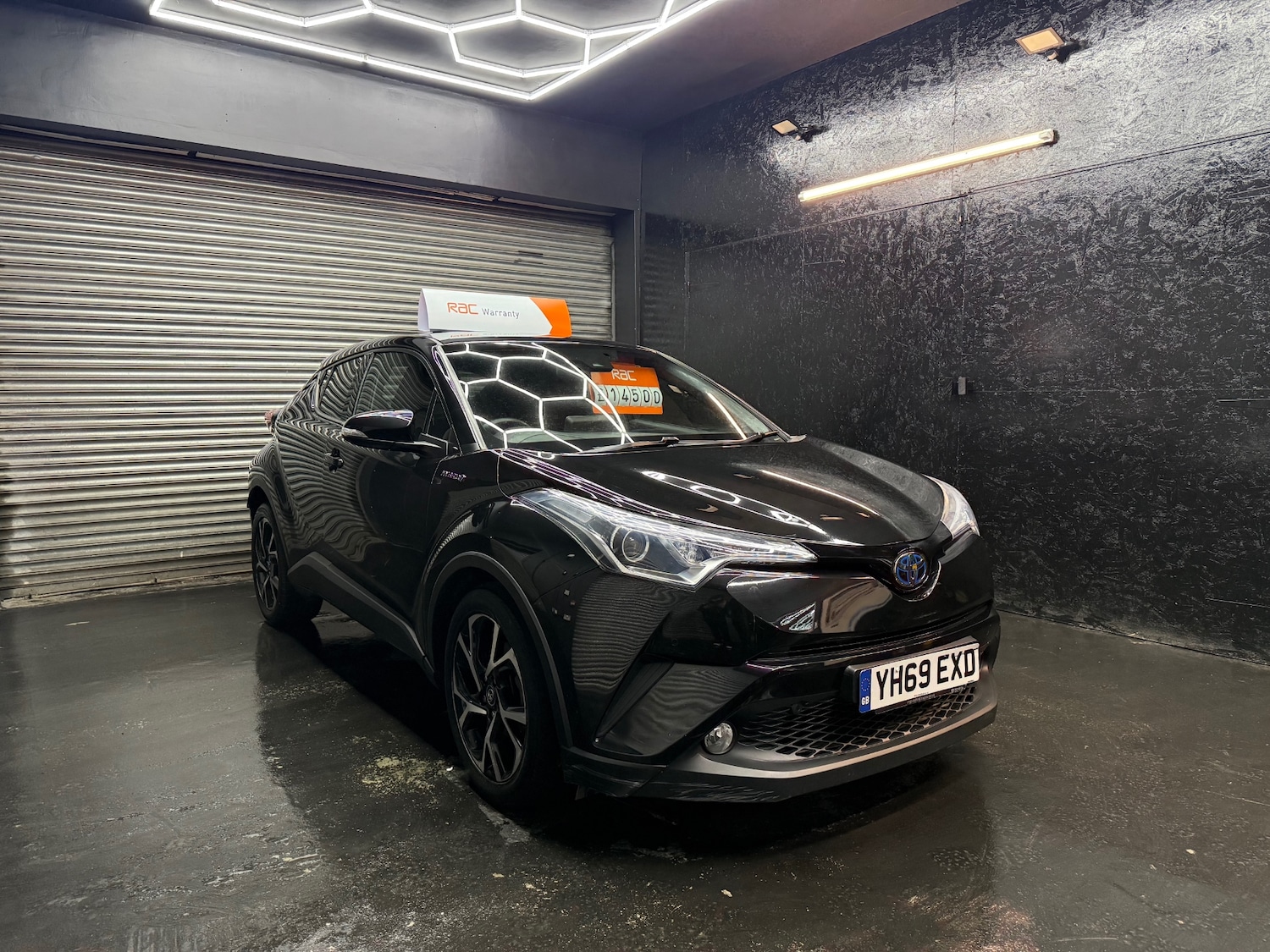Used Toyota C-HR 2019 for sale - 76741504: Photo 2