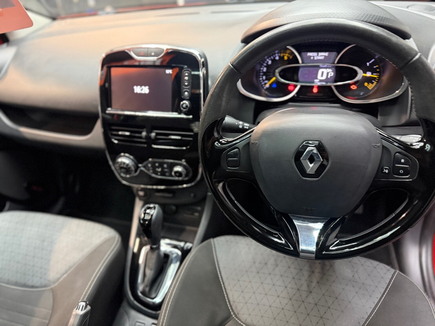 Used Renault Clio 2014 for sale - 76568164: Photo 10