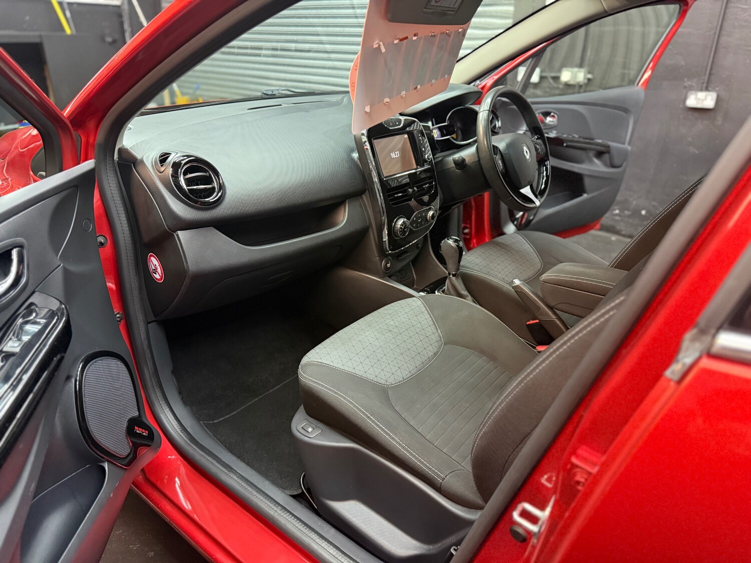 Used Renault Clio 2014 for sale - 76568164: Photo 18